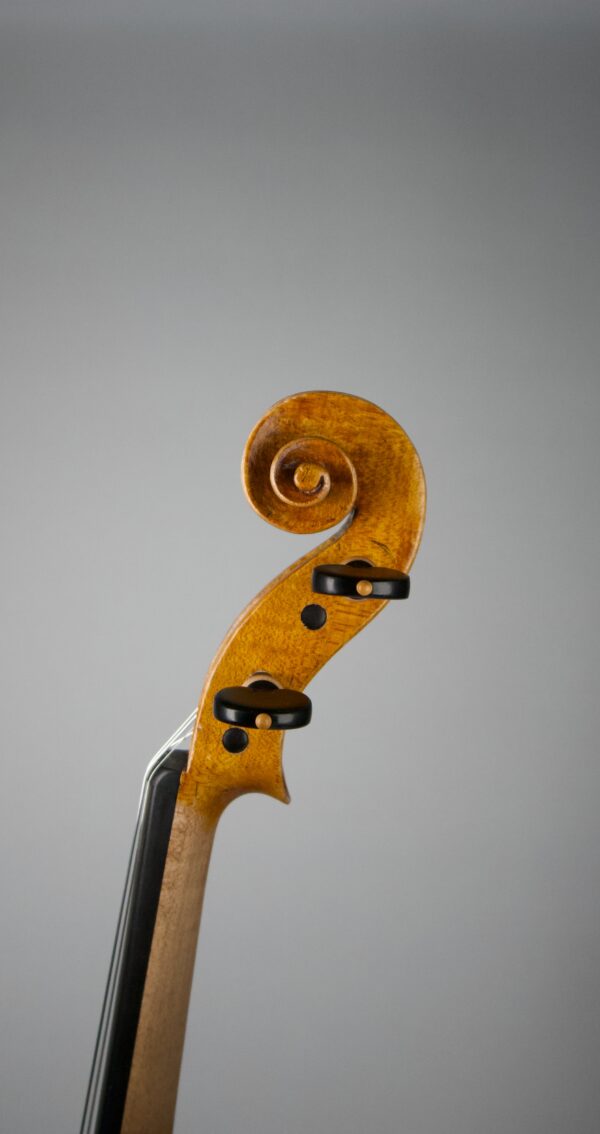 Small Violin Antonio Stradivari Scroll Side Treble MasterLine